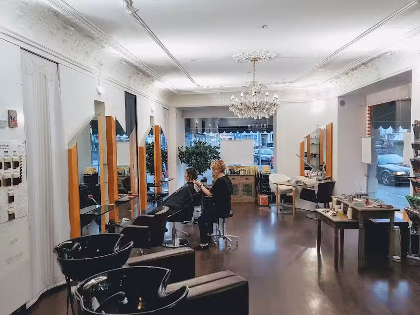 Acqua Verde Hairstyling