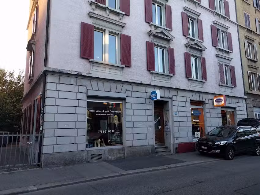 Afro Hairstylist Chicago Beauty Salon