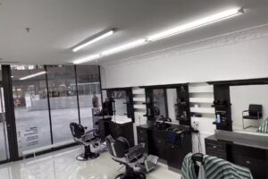 Barbiere e parrucchiere coiffeur di Avins