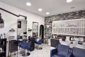 Be Different Hairstyle & Make-up