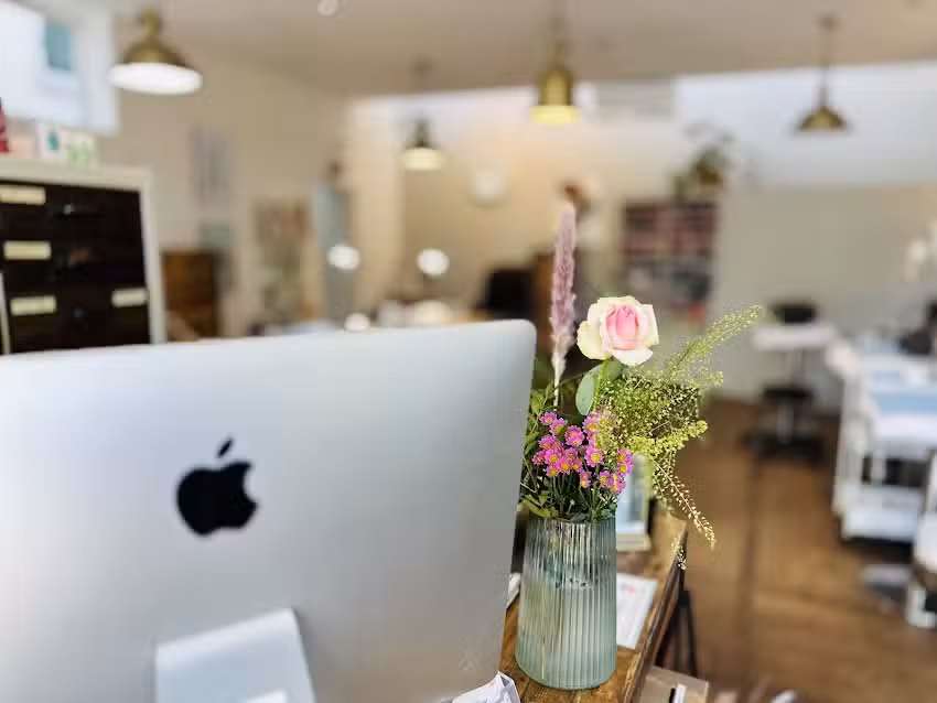 🥇 Salone di bellezza | Unghie, sopracciglia e ciglia