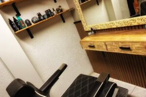 Salon de coiffure et de barbe Bine, propri&eacute;taire : Sabine Ulrich