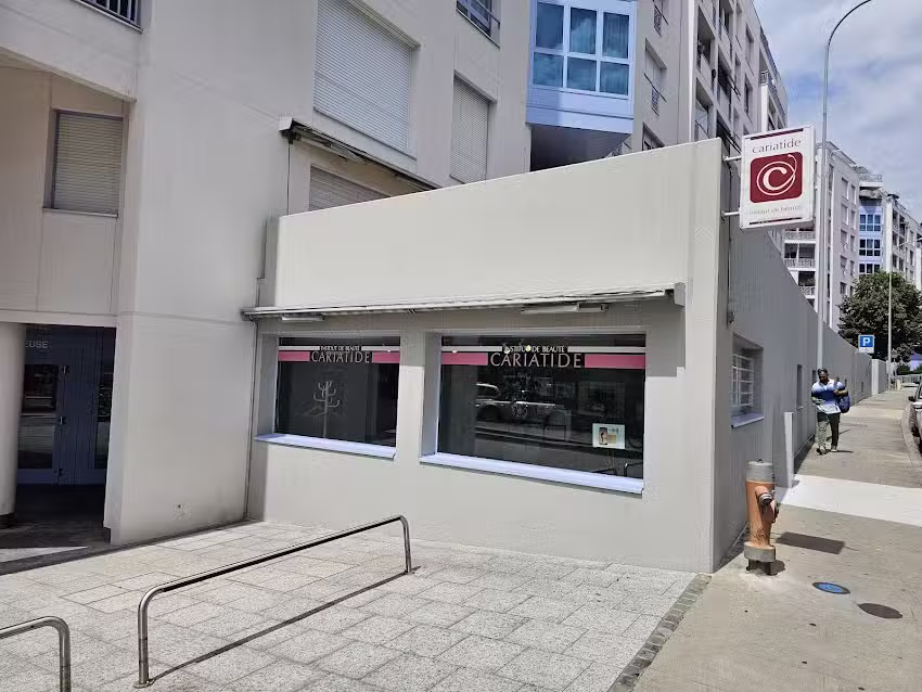 Cariatide Attitude S&agrave;rl