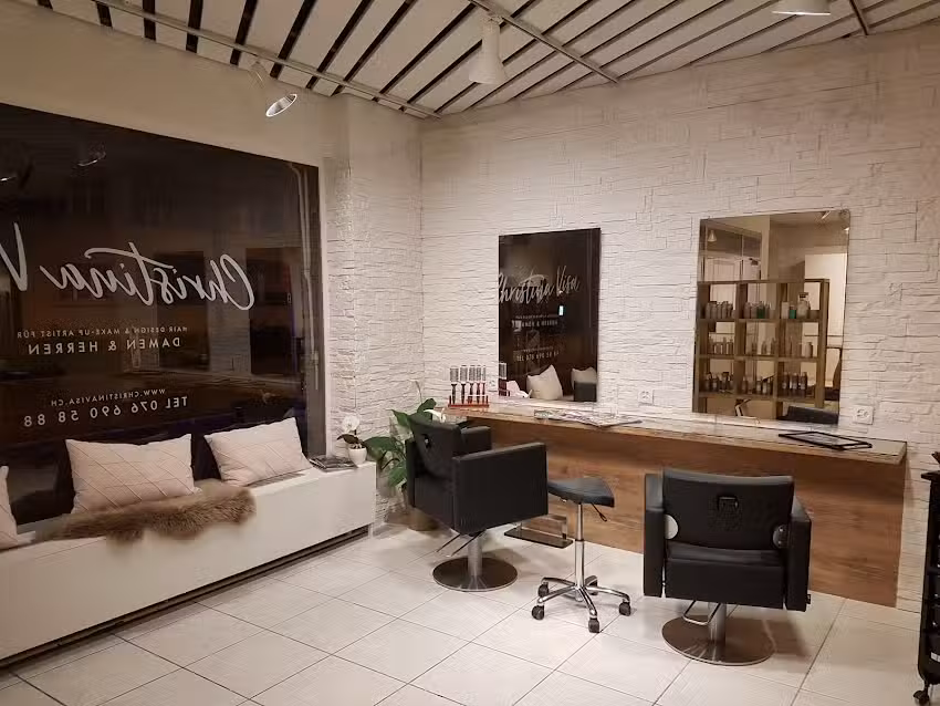 Christina Visa, truccatrice e parrucchiera