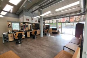 Coiffeuse &agrave; la gare &ndash; Jona