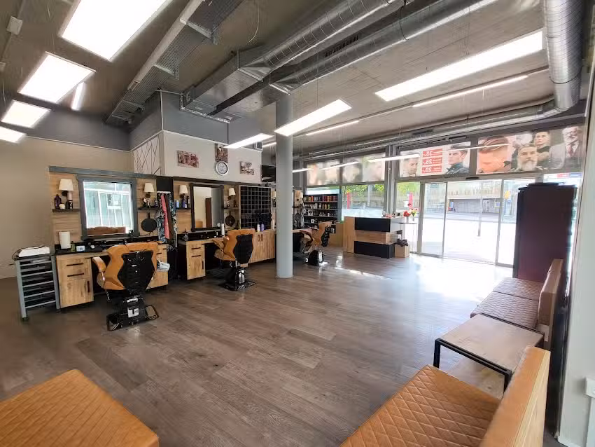 Coiffeuse &agrave; la gare &ndash; Jona