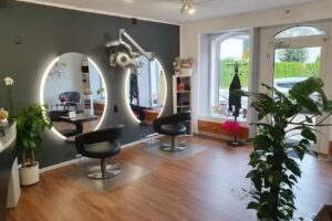 Coiffeur Gl&uuml;cksstr&auml;hne, Inhaberin Anita Weber