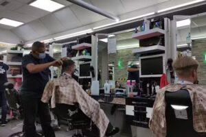 Salone da parrucchiere dello sceriffo