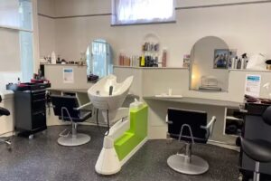 Coiffeuse au Linden Tree