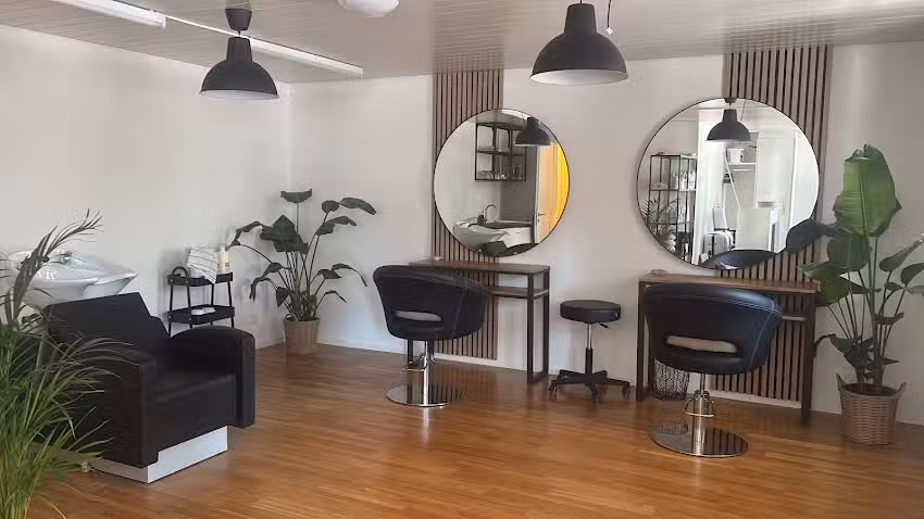 Salone di parrucchiere e trucco Zana