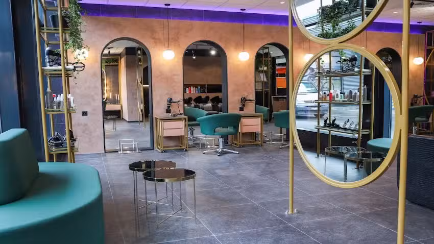 Coiffure et maquillage &ndash; The studio cr&eacute;ateur