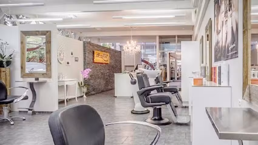 Coiffure HaarTr&auml;ff per donne e uomini