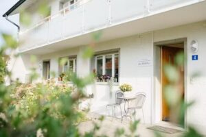 Coiffeur dans le village