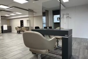 Taglio con forbici da parrucchiere