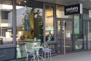 Parrucchiere al piano di sopra