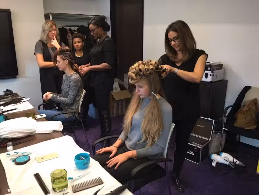 Parrucchiere nella piazza del paese, Wattwil