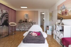 em Cosmetics Esther Klos