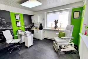 Esther Haag &ndash; mani, piedi e altro