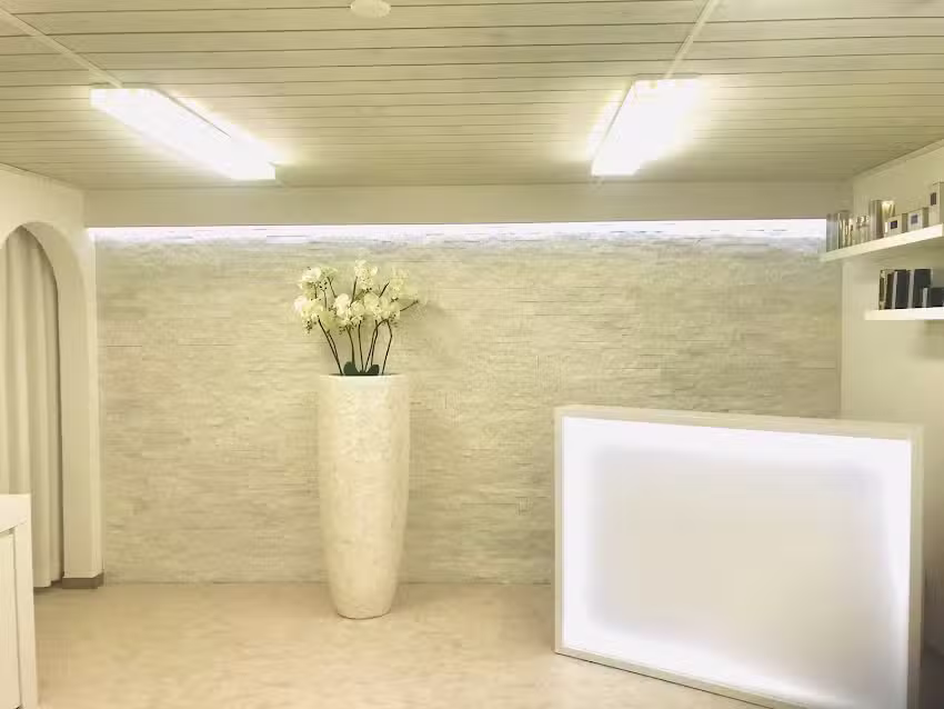 GOLD COSMETICS Cosmetici per donna e uomo