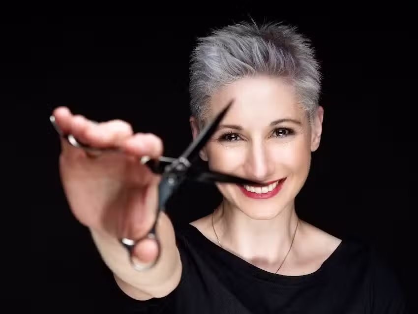 Coiffure et maquillage styl&eacute;s