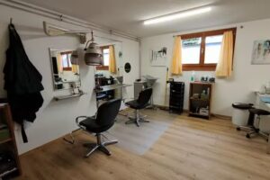 Coiffure et manucure par Karin Grimm-Kunfermann