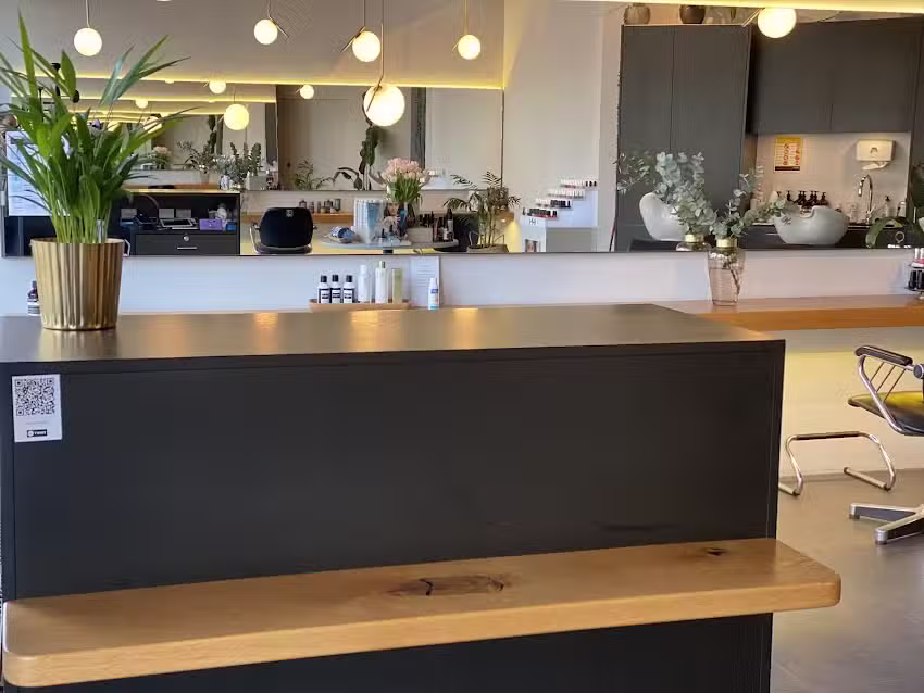 Headline Hairstyling