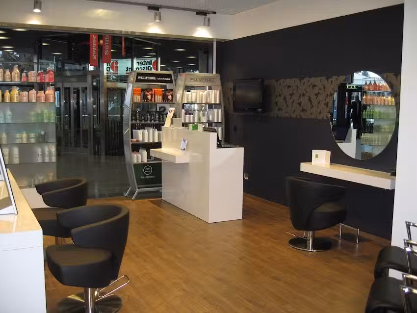 Les essentiels cheveux INITIAL &ndash; Coiffeur Bulle