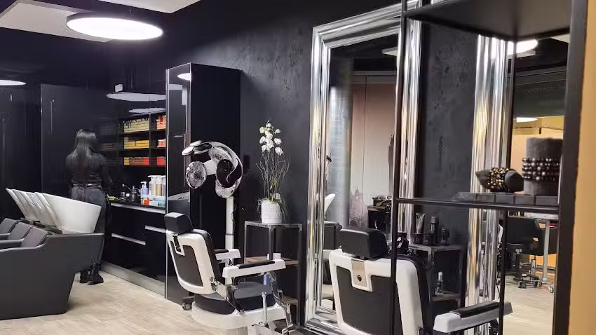 Elementi essenziali per capelli INITIAL &ndash; Coiffeur Fribourg La Galerie