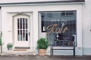 Juste dans les cheveux