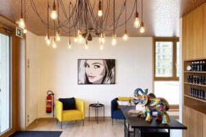 Le salon et ses barbi&egrave;res