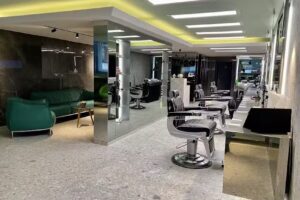 Parrucchiere per uomini macho