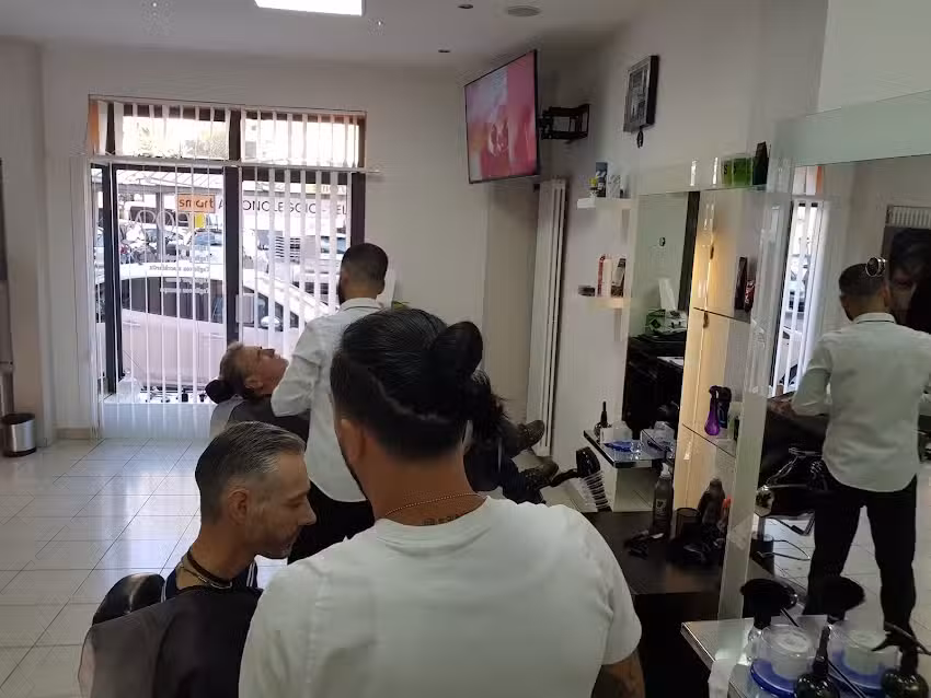 Le coiffeur L&eacute;on