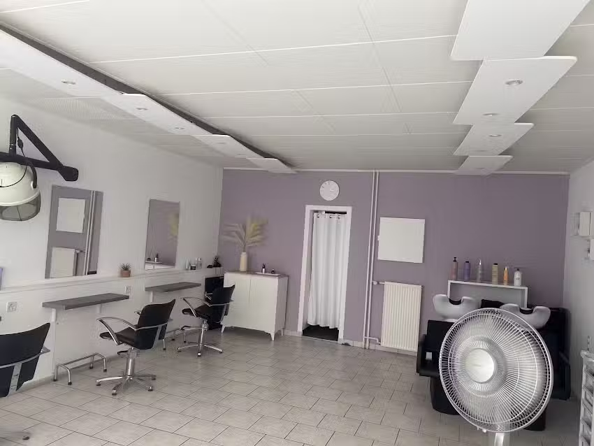 Salon de coiffure &agrave; la M&egrave;che Folle