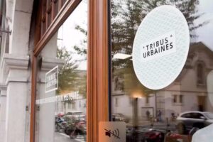 Tribus Urbaines, le salon des cheveux boucl&eacute;s, cr&eacute;pus, afros