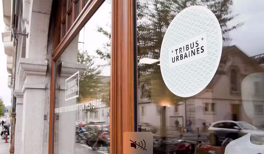 Tribus Urbaines, le salon des cheveux boucl&eacute;s, cr&eacute;pus, afros