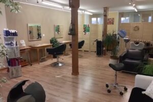 Viva-Balance Coiffeur mit Naturprodukten