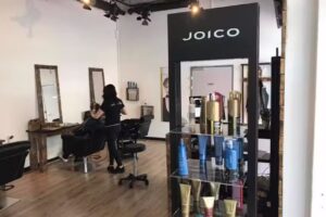 Prima e dopo il salone di parrucchiere Jona