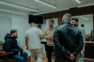 Le salon de coiffure de Barbe Blanche